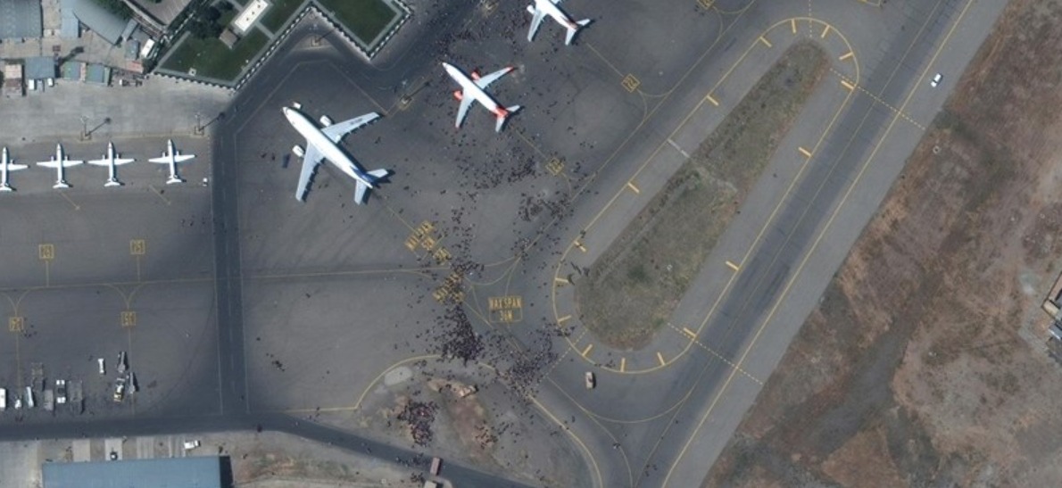 High-resolution satellite images show kabul airport chaos