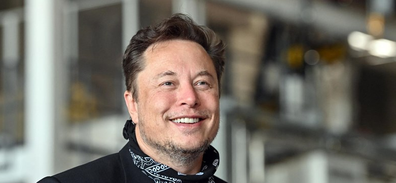 Elon Musk has launched a vote on Twitter to sell Tesla shares